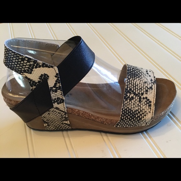 Pierre dumas snakeskin wedges Clearance
